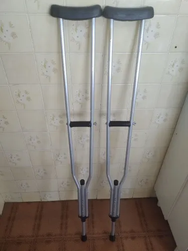 Par de Muletas Axilares de Alumínio Regulável - Vila Carrão