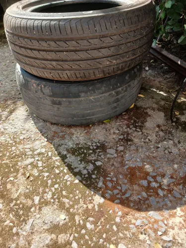 Par de pneus a 18 é bom estado.