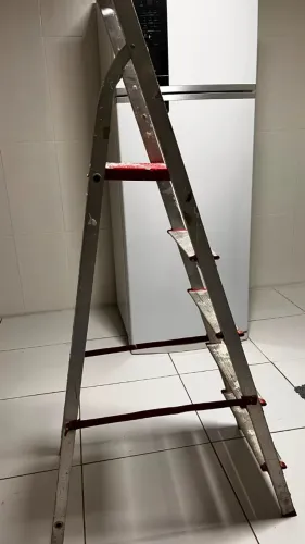 Escada de Alumínio 5 Degraus Doméstica Firme