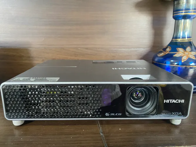 Projetor Multimídia Hitachi CP-253 2000 lumens 
