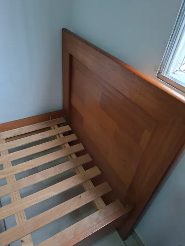 Cama de solteiro de madeira e Colchão
