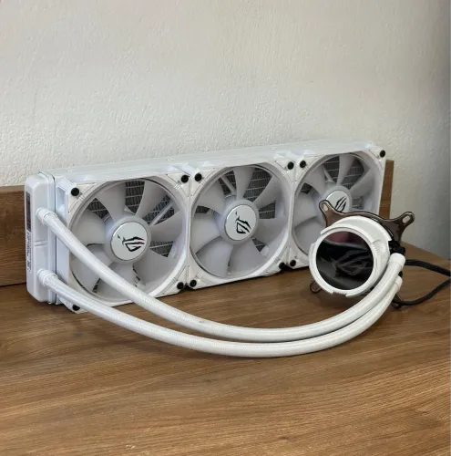 Water cooler Asus strix lc III