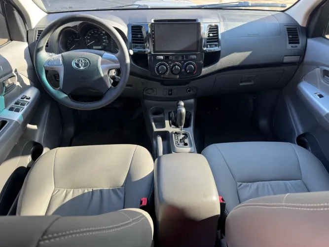 Toyota Hilux CD SR D4-d 4X4 3.0 TDI Dies Aut. 2015