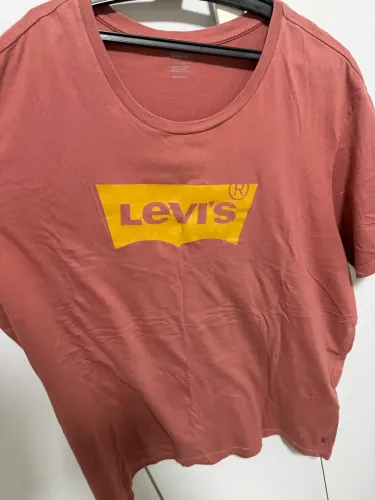 Blusa levi?s pêssego com laranja tamanho XGG/EEG nunca usada!