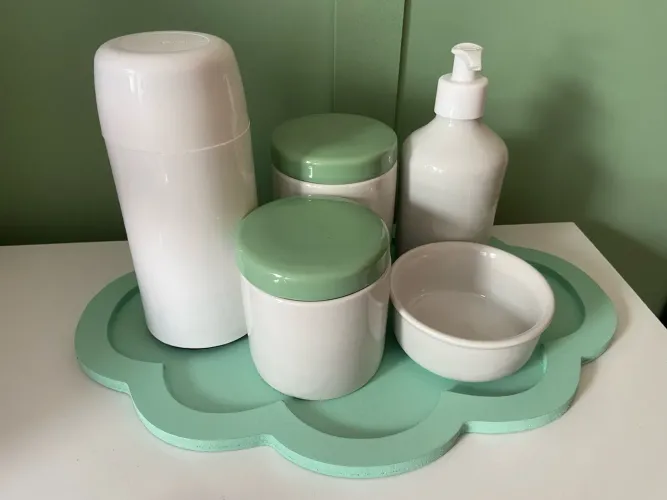 Kit Higiene Bebê porcelana branca com tampas verdes