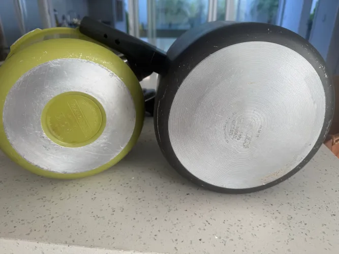 Duas Panelas De Pressão 4,5 litros e 7,0 litros Verde Tramontina Preta Panelux. 