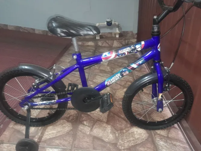 Vendo bicicleta infantil semi nova