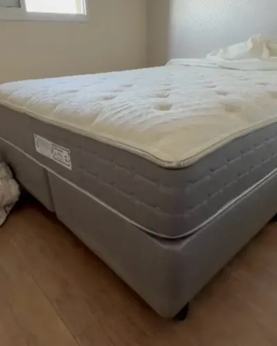 Cama Queen Size Box + Colchão com Molas Ensacadas e Espuma Premium Confortável $1.800