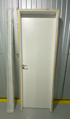 Porta Interna Branca 70x210 com Fechadura Soprano e abertura para direita!