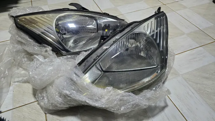 Vendo Faróis Bem conservado Semi Novos Ford Focus 1998 até 2005