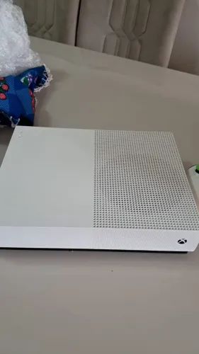 Vendo ou troco Xbox One S (All digital) por Nintendo switch