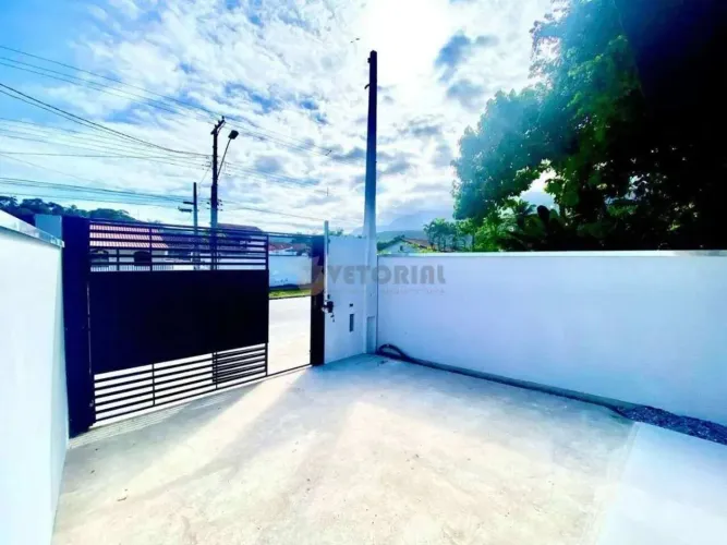 Casa à venda em Caraguatatuba, Massaguaçu, com 2 quartos, 75,00m²