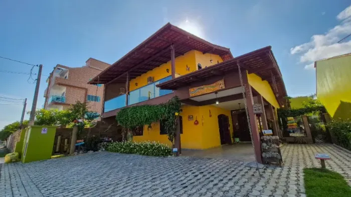 Suítes de temporada na Praia de Bombas, em Bombinhas, com cozinha compartilhada.