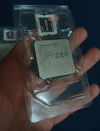 RYZEN 3 2200G