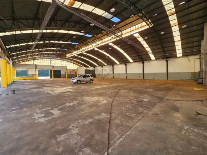 Imóvel comercial de 13.758m² de área terreno e 3400m² de área construída para venda e loca