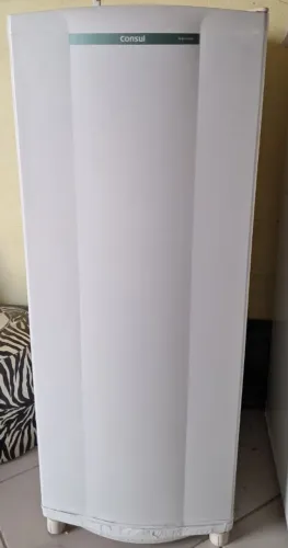 Cônsul degelo 270 litros toda limpinha e higienizada gelando muito só usar.