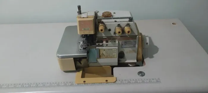 Maquina de costura overloque