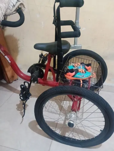 Triciclo adaptado para criança especial , número pra contato whatsapp *