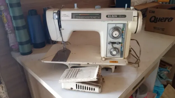 Maquina de costura antiga