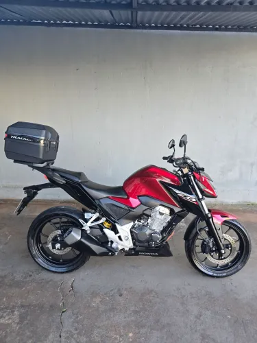Honda CB 300F Twister ABS 2025/2025 - apenas 3.720 km<br>