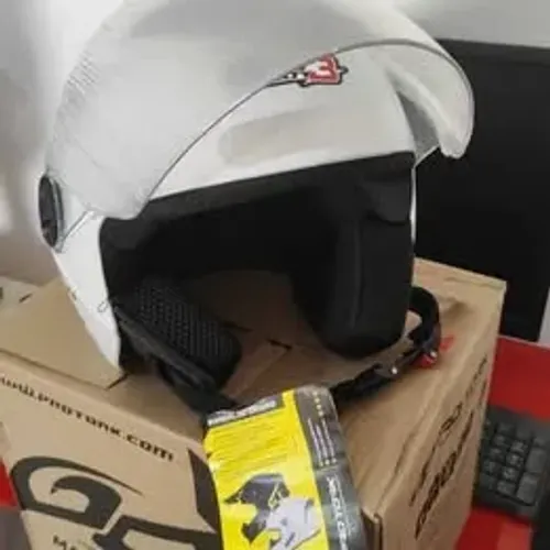 Capacete novo na caixa tamanho 60, entrego