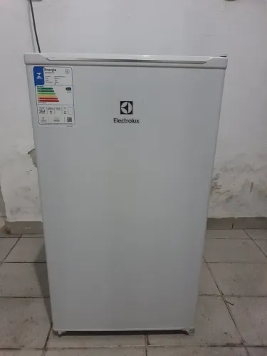 Frigobar eletrolux semi novo