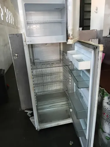 Geladeira para conserto