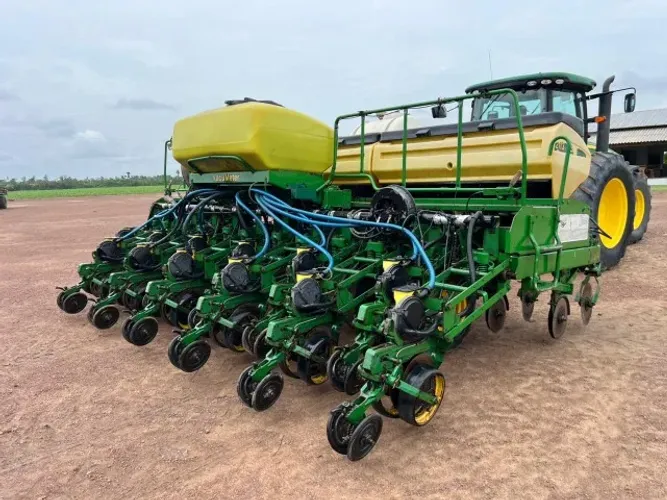 Plantadeira John Deere CCS2113 - Ano 2013 | Alto Desempenho e Precisão no Plantio