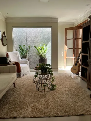 Casa Reformada 157m² | Energia Solar | Suíte | Condomínio Vila Emília
