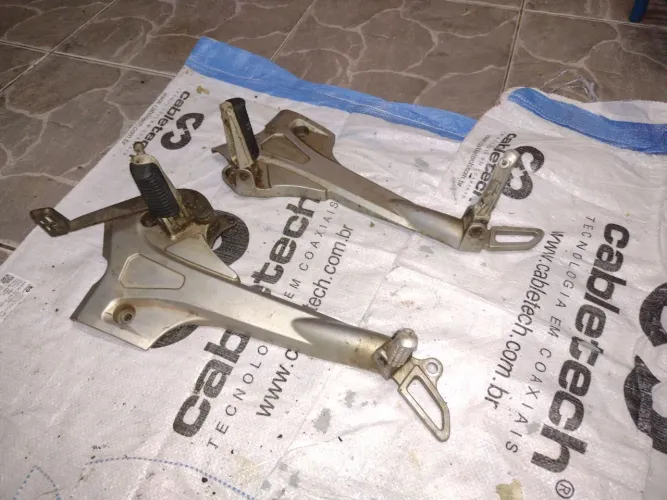 Par bacalhau pedaleiras originais yahmaha fazer 250