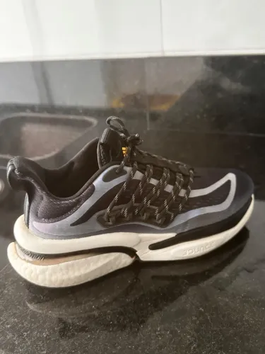 Tênis Adidas Alphabounce