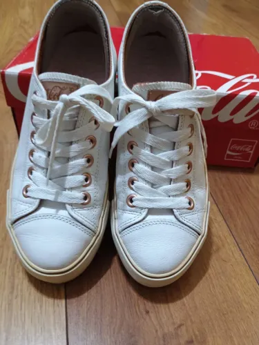Tênis de Couro original da CocaCola