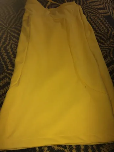 Vender-se dois vestidos