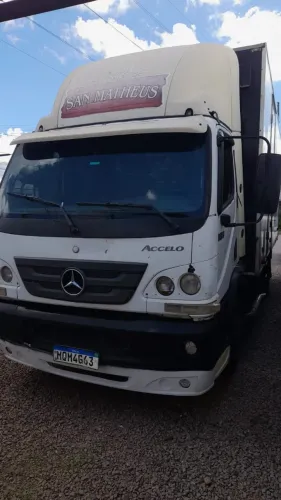 Accelo 915, com Bau