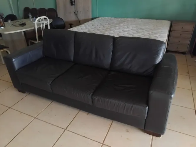 Sofa 3 lugares couro Faço entrega