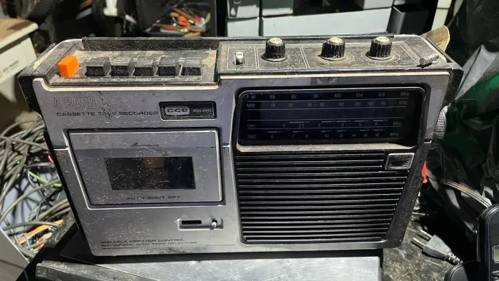rádio gravador cassete de 4 faixas CCE, modelo CR-281