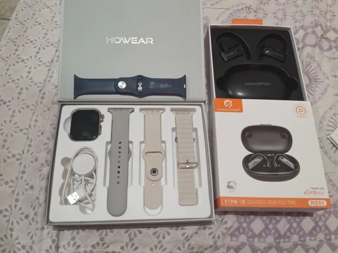 Relógio smartwatch e fone de ouvido