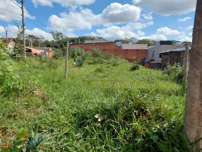 Terreno plano de esquina disponível para venda com 180 m² no Parque Industrial Manchester