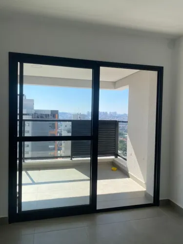 PORTA BALCÃO DE CORRER EM ALUMÍNIO PRETO COM VIDRO - 2,13 x 2,10