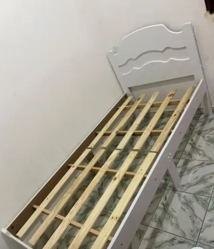 Vendo cama solteiro completamente nova 