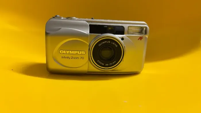 Câmera analógica Olympus 70