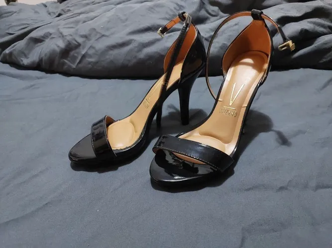 Sandália Fina Verniz Preto Vizzano <br>Tam. 37<br>R$ 80,00