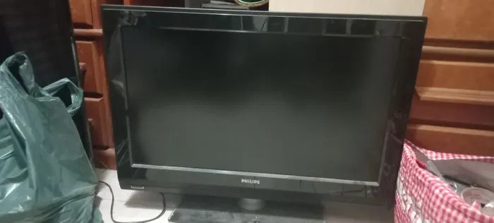 Vendo TV LCD 32 philips toda funcionando