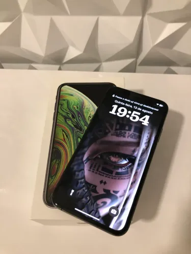 iPhone XS com caixa