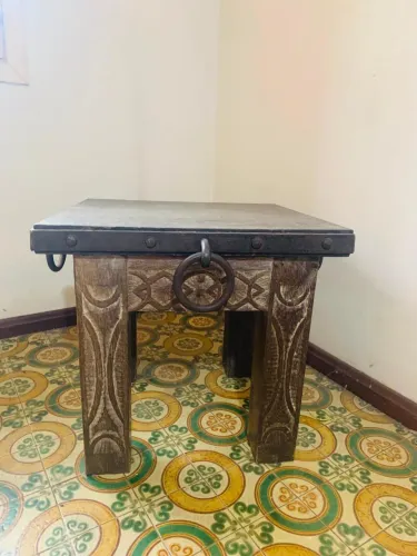 Mesa de canto 60X60.