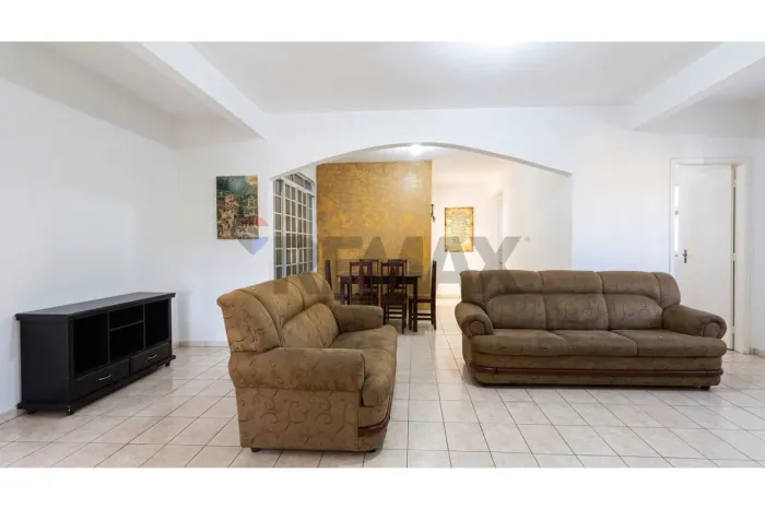 Sobrado Quadra 12, Brazlândia, 264m², 6 quartos, 2 suítes, uso residencial e comercial