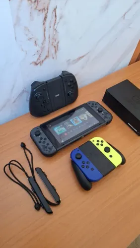 Nintendo Switch V2 Desbloqueado com microSD de 256 GB + Acessórios