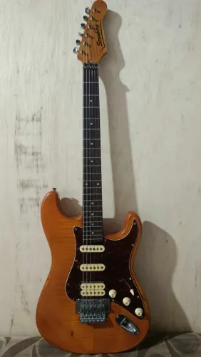 Guitarra com Floyd rose