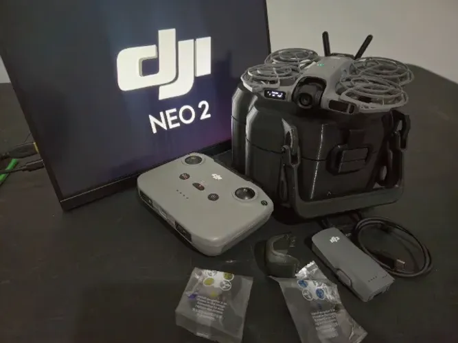 Drone DJI Neo 2 - 2 Baterias, Controle RC e Case - Filma 4K 120fps Seminovo