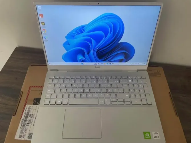 Notebook Dell i7 10ªNvidia Mx 250(2Gb) 16Gb Ram SSD512GbNvme FullHD Tec.iluminado Digital